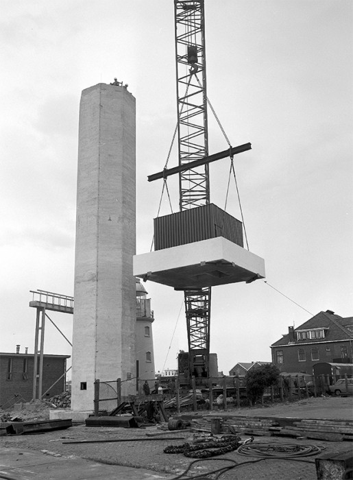 Het lage licht van de rode lichtenlijn in aanbouw, 13 mei 1974.