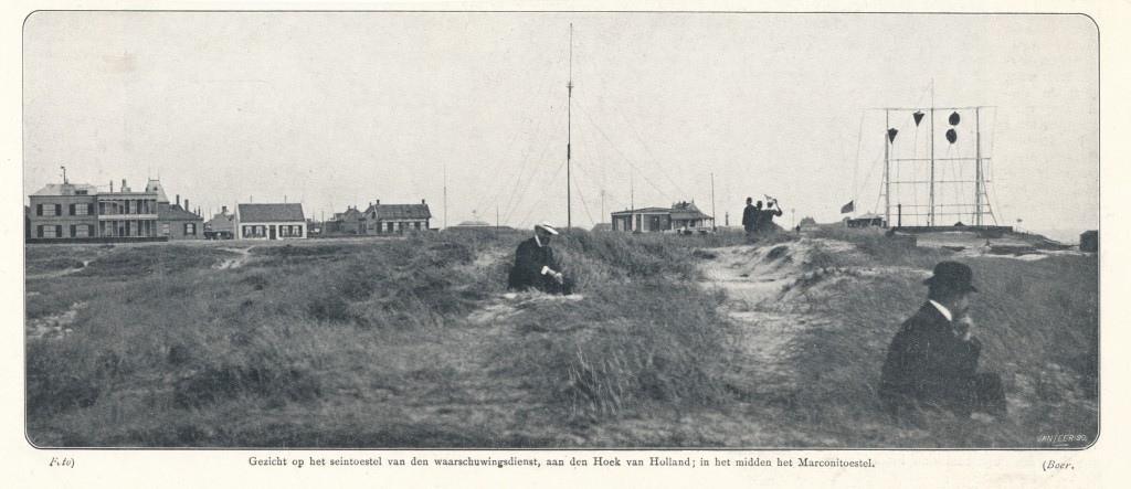 De semafoor in 1906 met in het midden het Marconitoestel.