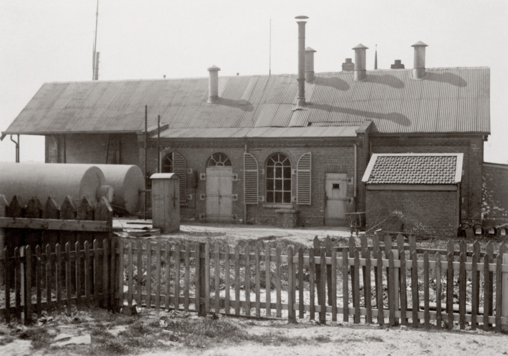 De vetgasfabriek op de oostelijke havenkade omstreeks 1910.